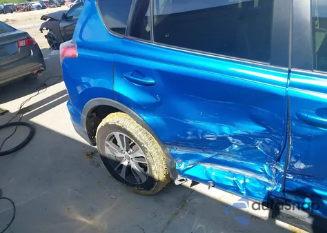 2018 Toyota Rav4 Xle из США, поврежденный, VIN JTMWFREV4JJ200344